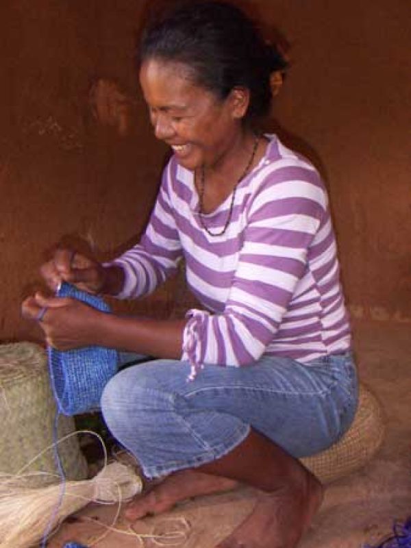 Step 6. The sisal yearn is crochet to a hat.