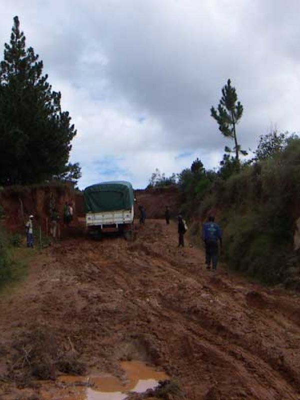 10. Road conditions to / from the village is extremely difficult. The woven raffian involves minimal weight and volume - it is an opportunity to take advantage of for the residents